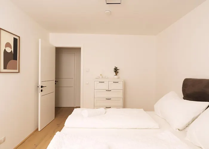 Aparthotel Melody - Modern & Spacious With Terrace 4*